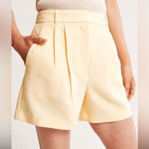 Abercrombie & Fitch Curve Love Sloane Tailored Short - Yellow